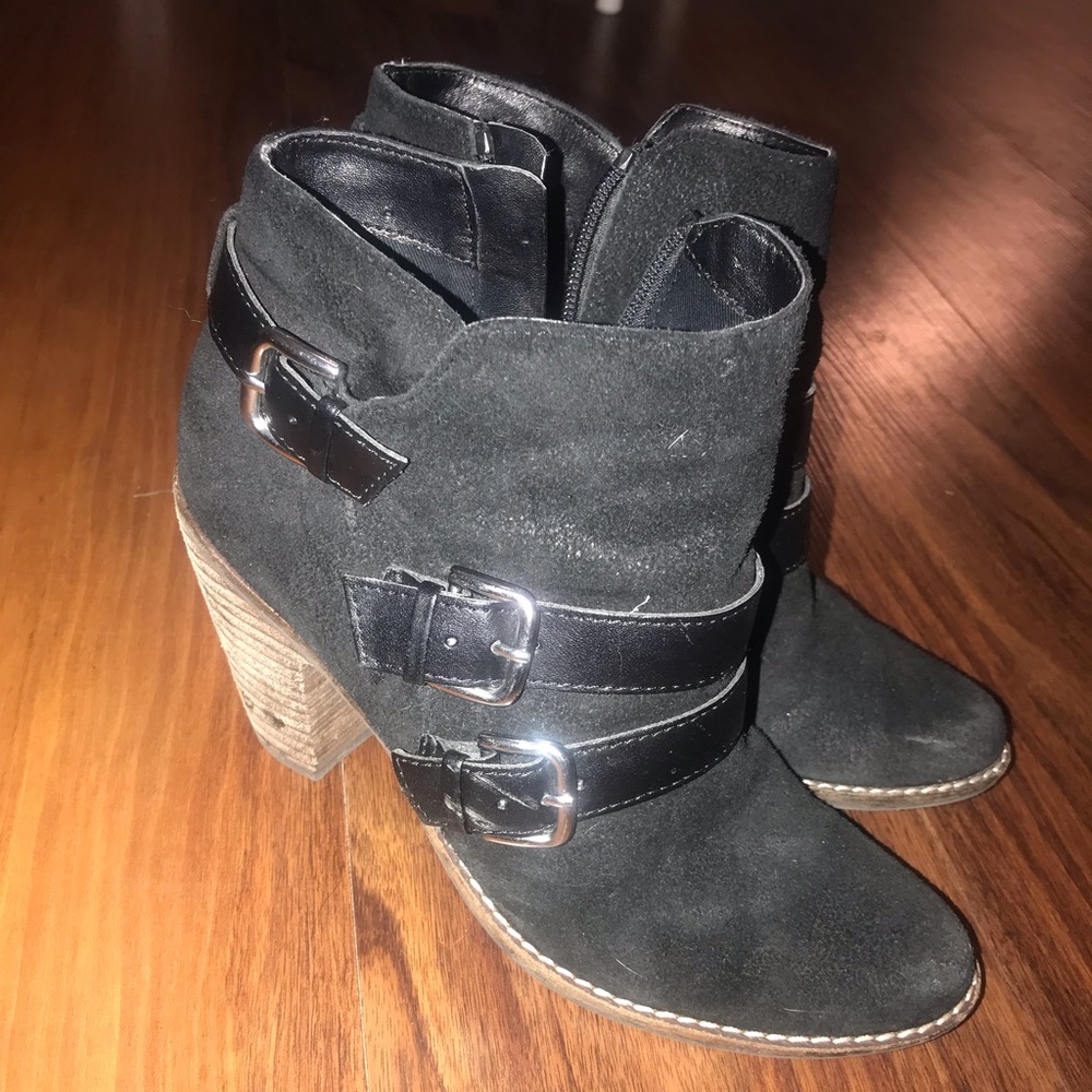 ✨GORGEOUS DOLCE VITA BOOTIES✨